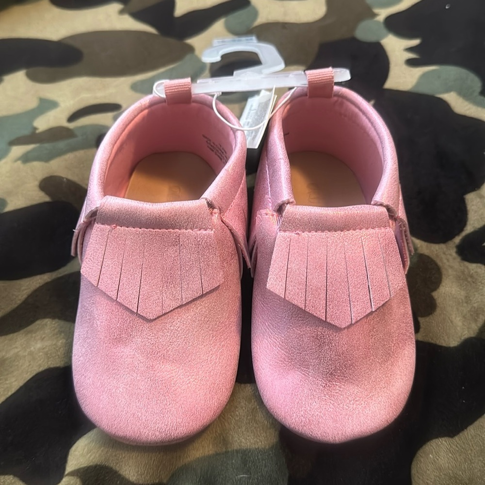 OLD NAVY BABY MOCCASIN SHOES/SLIPPERS: PINK: NEW WITH TAGS: SIZE 18-24 MTH